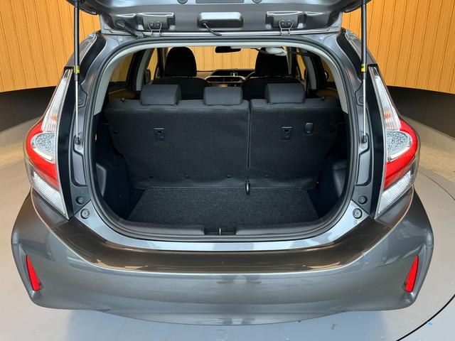 アクア Ｓ　車検２年　衝突被害軽減ブレーキ　スマートキー　バックカメラ　トヨタ純正ナビ　ＥＴＣ　電動格納ドアミラー　光軸調整機能　横滑り防止機能　オートエアコン　運転席助手席エアバッグ（9枚目）