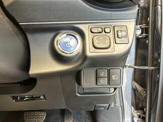 アクア Ｓ　車検２年　衝突被害軽減ブレーキ　スマートキー　バックカメラ　トヨタ純正ナビ　ＥＴＣ　電動格納ドアミラー　光軸調整機能　横滑り防止機能　オートエアコン　運転席助手席エアバッグ（13枚目）