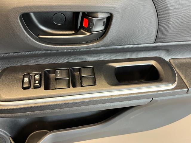 アクア Ｓ　車検２年　衝突被害軽減ブレーキ　スマートキー　バックカメラ　トヨタ純正ナビ　ＥＴＣ　電動格納ドアミラー　光軸調整機能　横滑り防止機能　オートエアコン　運転席助手席エアバッグ（15枚目）