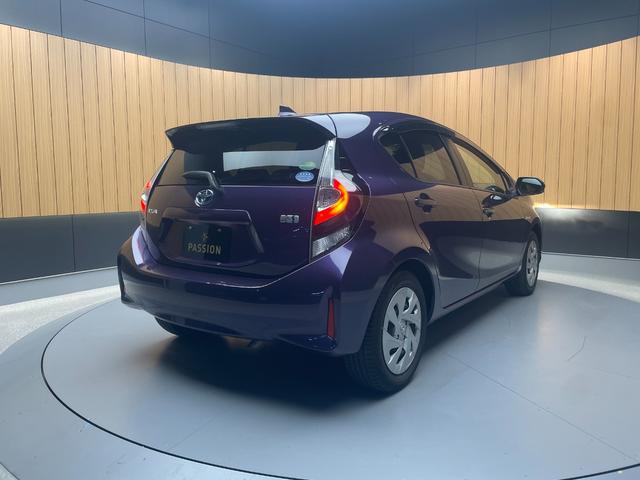 アクア Ｓ　車検２年　衝突被害軽減ブレーキ　スマートキー　電動格納ドアミラー　トヨタ純正ナビ　バックカメラ　ドライブレコーダー　ＬＥＤヘッドライト　オートエアコン　光軸調整機能　横滑り防止機能（6枚目）
