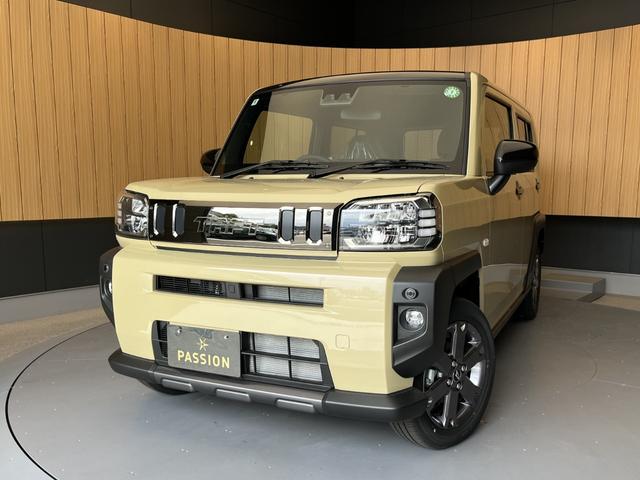 タフト Ｇ　ダーククロムベンチャー　届出済未使用車　衝突被害軽減ブレーキ　コーナーセンサー　スマートキー　シートヒーター　ＬＥＤヘッドライト　バックカメラ　電動格納ドアミラー　電子パーキング　アルミホイール　アイドリングストップ（3枚目）