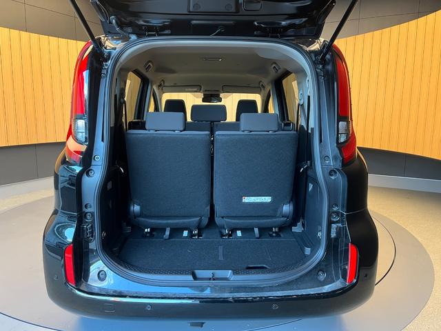 シエンタ ハイブリッドX 登録済未使用車 片側電動スライドドア 衝突被害軽減ブレーキ コーナーセンサー スマートキー アダクティブクルーズコントロール LEDヘッドライト 電動格納ドアミラー オートエアコン 3列シート7人乗り(11枚目)