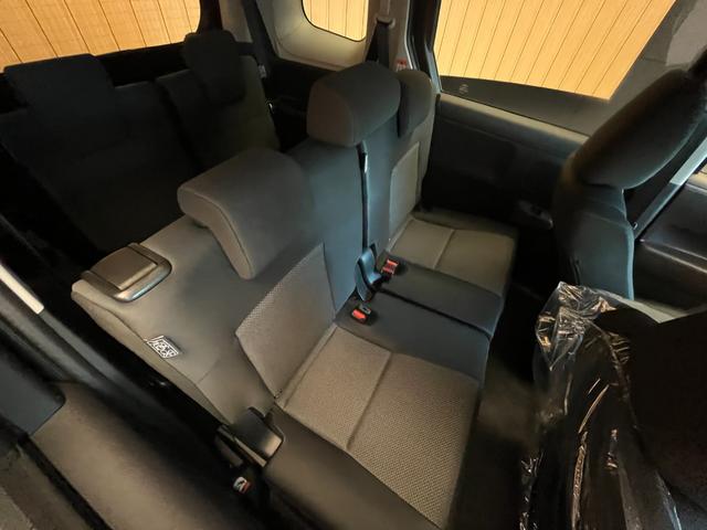 シエンタ ハイブリッドX 登録済未使用車 片側電動スライドドア 衝突被害軽減ブレーキ コーナーセンサー スマートキー アダクティブクルーズコントロール LEDヘッドライト 電動格納ドアミラー オートエアコン 3列シート7人乗り(24枚目)