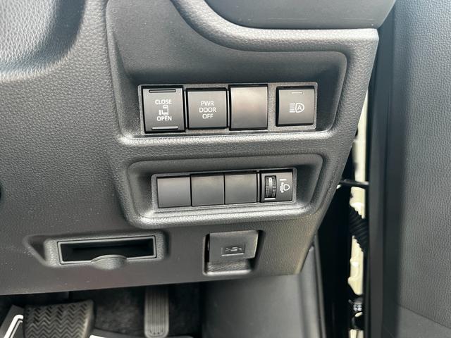 シエンタ ハイブリッドＸ　登録済未使用車　片側電動スライドドア　衝突被害軽減ブレーキ　コーナーセンサー　スマートキー　アダクティブクルーズコントロール　ＬＥＤヘッドライト　電動格納ドアミラー　オートエアコン　３列シート７人乗り（18枚目）