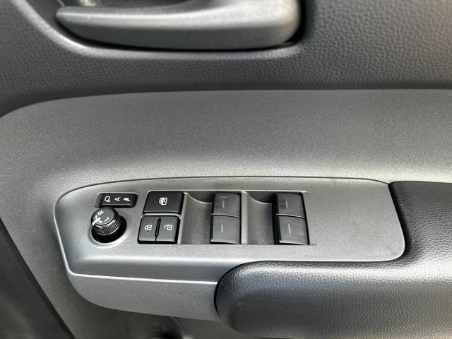 シエンタ ハイブリッドＸ　登録済未使用車　片側電動スライドドア　衝突被害軽減ブレーキ　コーナーセンサー　スマートキー　アダクティブクルーズコントロール　ＬＥＤヘッドライト　電動格納ドアミラー　オートエアコン　３列シート７人乗り（21枚目）