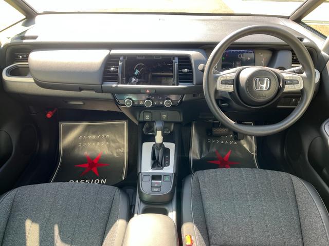 フィット ホーム　車検１０年３月　衝突被害軽減ブレーキ　スマートキー　コーナーセンサー　ＬＥＤヘッドライト　アダクティブクルーズコントロール　バックカメラ　電動格納ドアミラー　オートエアコン　横滑り防止機能（12枚目）