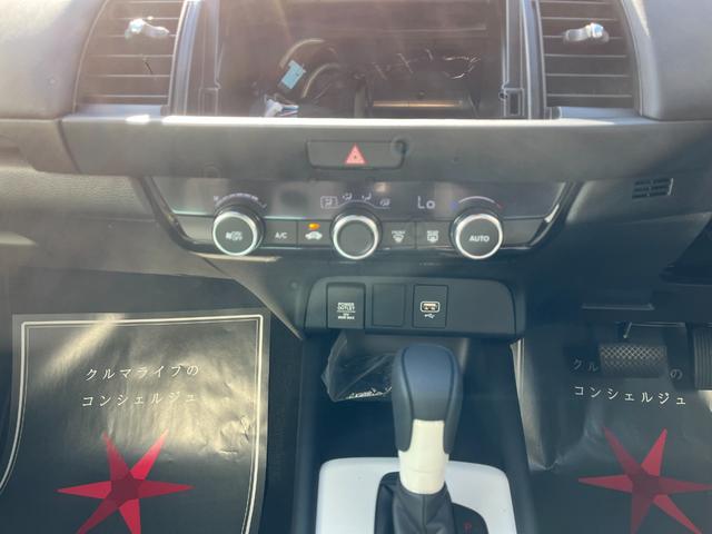 フィット ホーム　車検１０年３月　衝突被害軽減ブレーキ　スマートキー　コーナーセンサー　ＬＥＤヘッドライト　アダクティブクルーズコントロール　バックカメラ　電動格納ドアミラー　オートエアコン　横滑り防止機能（13枚目）