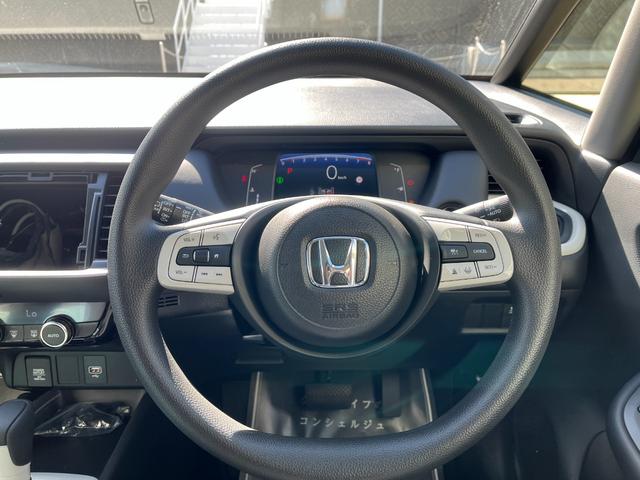 フィット ホーム　車検１０年３月　衝突被害軽減ブレーキ　スマートキー　コーナーセンサー　ＬＥＤヘッドライト　アダクティブクルーズコントロール　バックカメラ　電動格納ドアミラー　オートエアコン　横滑り防止機能（15枚目）