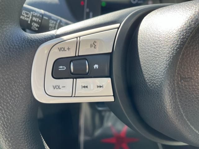 フィット ホーム　車検１０年３月　衝突被害軽減ブレーキ　スマートキー　コーナーセンサー　ＬＥＤヘッドライト　アダクティブクルーズコントロール　バックカメラ　電動格納ドアミラー　オートエアコン　横滑り防止機能（16枚目）