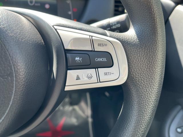 フィット ホーム　車検１０年３月　衝突被害軽減ブレーキ　スマートキー　コーナーセンサー　ＬＥＤヘッドライト　アダクティブクルーズコントロール　バックカメラ　電動格納ドアミラー　オートエアコン　横滑り防止機能（17枚目）