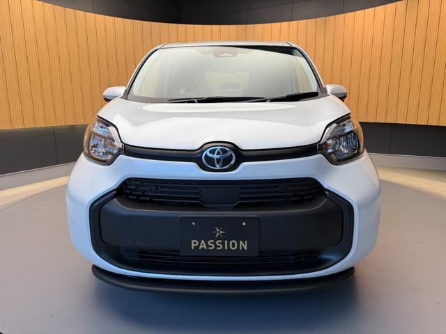 シエンタ ハイブリッドX 登録済未使用車 片側電動スライドドア 衝突被害軽減ブレーキ コーナーセンサー スマートキー アダクティブクルーズコントロール LEDヘッドライト 電動格納ドアミラー オートエアコン 3列シート7人乗り(6枚目)