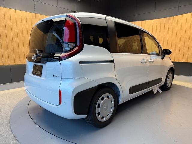 シエンタ ハイブリッドX 登録済未使用車 片側電動スライドドア 衝突被害軽減ブレーキ コーナーセンサー スマートキー アダクティブクルーズコントロール LEDヘッドライト 電動格納ドアミラー オートエアコン 3列シート7人乗り(8枚目)