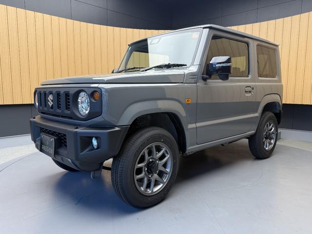 ジムニー ＸＣ　届出済未使用車　衝突軽減ブレーキ　コーナーセンサー　シートヒーター　クルーズコントロール　アイドリングストップ　フォグランプ　オートライト　アルミホイール　プッシュスタート　スズキセーフティーサポート（5枚目）