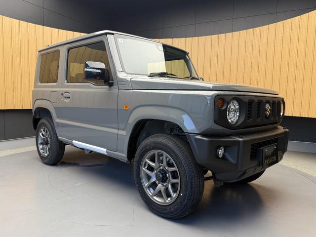 ジムニー ＸＣ　届出済未使用車　衝突軽減ブレーキ　コーナーセンサー　シートヒーター　クルーズコントロール　アイドリングストップ　フォグランプ　オートライト　アルミホイール　プッシュスタート　スズキセーフティーサポート（7枚目）
