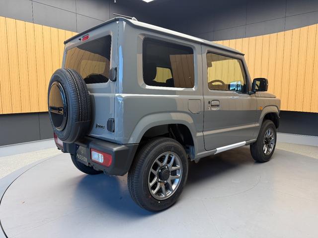 ジムニー ＸＣ　届出済未使用車　衝突軽減ブレーキ　コーナーセンサー　シートヒーター　クルーズコントロール　アイドリングストップ　フォグランプ　オートライト　アルミホイール　プッシュスタート　スズキセーフティーサポート（8枚目）