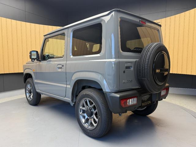 ジムニー ＸＣ　届出済未使用車　衝突軽減ブレーキ　コーナーセンサー　シートヒーター　クルーズコントロール　アイドリングストップ　フォグランプ　オートライト　アルミホイール　プッシュスタート　スズキセーフティーサポート（10枚目）