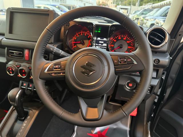 ジムニー ＸＣ　届出済未使用車　衝突軽減ブレーキ　コーナーセンサー　シートヒーター　クルーズコントロール　アイドリングストップ　フォグランプ　オートライト　アルミホイール　プッシュスタート　スズキセーフティーサポート（15枚目）