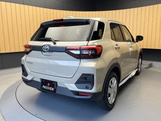 ライズ Ｘ　登録済未使用車　ナビレディパッケージ　衝突被害軽減ブレーキ　コーナーセンサー　スマートキー　アイドリングストップ　バックカメラ　電動格納ドアミラー　横滑り防止機能　パワーウインドウ　ＬＥＤヘッドライト（8枚目）