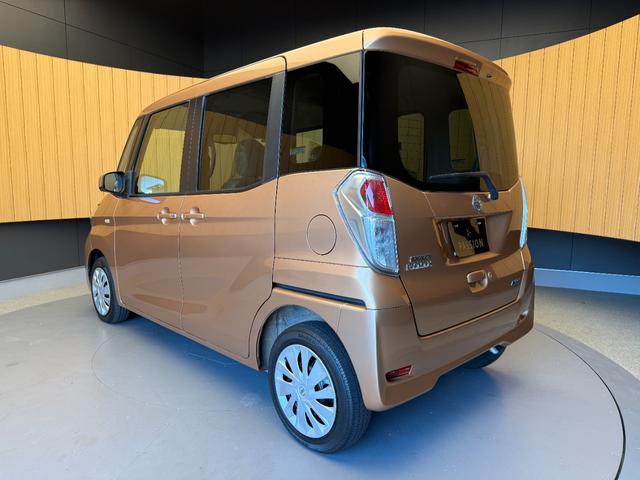 デイズルークス Ｘ　車検８年５月　両側電動スライドドア　衝突被害軽減ブレーキ　スマートキー　アラウンドビューモニター　アイドリングストップ　電動格納ドアミラー　日産純正ナビゲーション　横滑り防止機能　ベンチシート（10枚目）