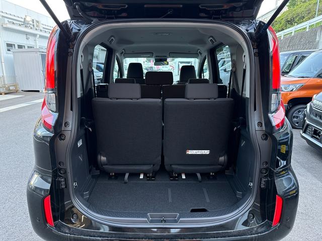 シエンタ ハイブリッドＸ　登録済未使用車　片側電動スライドドア　衝突被害軽減ブレーキ　コーナーセンサー　スマートキー　アダクティブクルーズコントロール　ＬＥＤヘッドライト　電動格納ドアミラー　オートエアコン　３列シート７人乗り（11枚目）