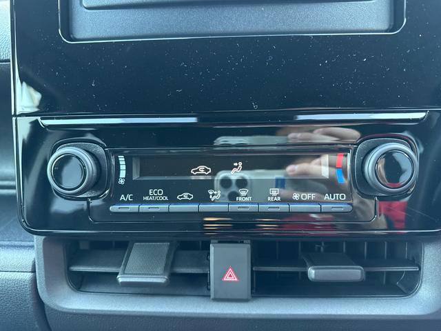 シエンタ ハイブリッドＸ　登録済未使用車　片側電動スライドドア　衝突被害軽減ブレーキ　コーナーセンサー　スマートキー　アダクティブクルーズコントロール　ＬＥＤヘッドライト　電動格納ドアミラー　オートエアコン　３列シート７人乗り（13枚目）