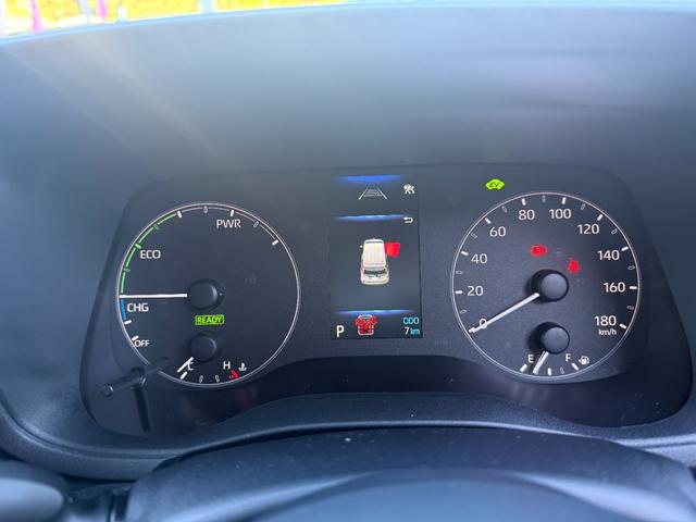 シエンタ ハイブリッドＸ　登録済未使用車　片側電動スライドドア　衝突被害軽減ブレーキ　コーナーセンサー　スマートキー　アダクティブクルーズコントロール　ＬＥＤヘッドライト　電動格納ドアミラー　オートエアコン　３列シート７人乗り（14枚目）