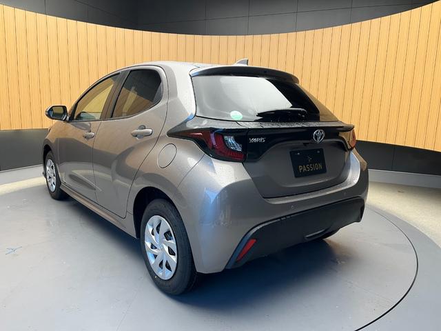 ヤリス X 登録済未使用車 ディスプレイオーディオ ETC バックカメラ 衝突軽減ブレーキ オートライト USB接続 オートハイビーム Bluetooth ステアリングスイッチ LEDライト バックカメラ(10枚目)