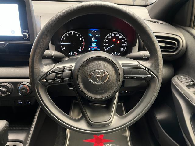 ヤリス X 登録済未使用車 ディスプレイオーディオ ETC バックカメラ 衝突軽減ブレーキ オートライト USB接続 オートハイビーム Bluetooth ステアリングスイッチ LEDライト バックカメラ(13枚目)