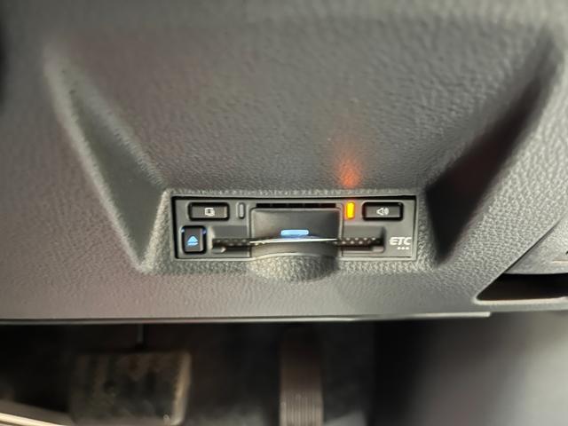 ヤリス X 登録済未使用車 ディスプレイオーディオ ETC バックカメラ 衝突軽減ブレーキ オートライト USB接続 オートハイビーム Bluetooth ステアリングスイッチ LEDライト バックカメラ(19枚目)