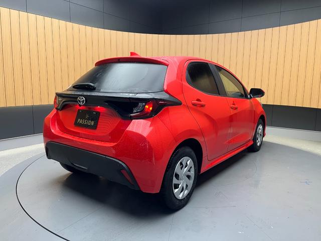 ヤリス X 登録済未使用車 ディスプレイオーディオ ETC バックカメラ 衝突軽減ブレーキ オートライト USB接続 オートハイビーム Bluetooth ステアリングスイッチ LEDライト バックカメラ(8枚目)