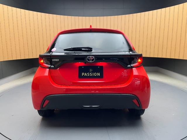 ヤリス X 登録済未使用車 ディスプレイオーディオ ETC バックカメラ 衝突軽減ブレーキ オートライト USB接続 オートハイビーム Bluetooth ステアリングスイッチ LEDライト バックカメラ(9枚目)