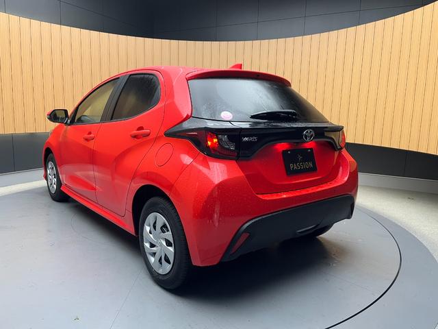 ヤリス X 登録済未使用車 ディスプレイオーディオ ETC バックカメラ 衝突軽減ブレーキ オートライト USB接続 オートハイビーム Bluetooth ステアリングスイッチ LEDライト バックカメラ(10枚目)