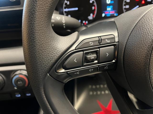 ヤリス X 登録済未使用車 ディスプレイオーディオ ETC バックカメラ 衝突軽減ブレーキ オートライト USB接続 オートハイビーム Bluetooth ステアリングスイッチ LEDライト バックカメラ(16枚目)