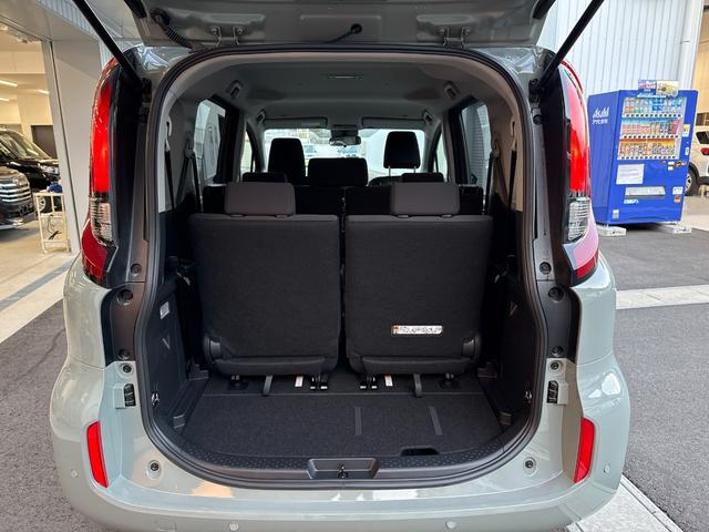 シエンタ ハイブリッドX 登録済未使用車 片側電動スライドドア 衝突被害軽減ブレーキ コーナーセンサー スマートキー アダクティブクルーズコントロール LEDヘッドライト 電動格納ドアミラー オートエアコン 3列シート7人乗り(11枚目)