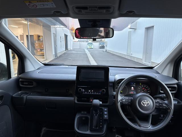 シエンタ ハイブリッドX 登録済未使用車 片側電動スライドドア 衝突被害軽減ブレーキ コーナーセンサー スマートキー アダクティブクルーズコントロール LEDヘッドライト 電動格納ドアミラー オートエアコン 3列シート7人乗り(12枚目)