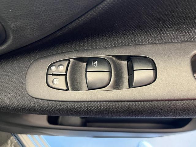 セレナ 20X S-ハイブリッド 車検2年 両側電動スライドドア アイドリングストップ 電動格納ドアミラー ETC 日産純正ナビゲーション 横滑り防止機能 ドライブレコーダー パワーウインドウ オートエアコン スマートキー(21枚目)