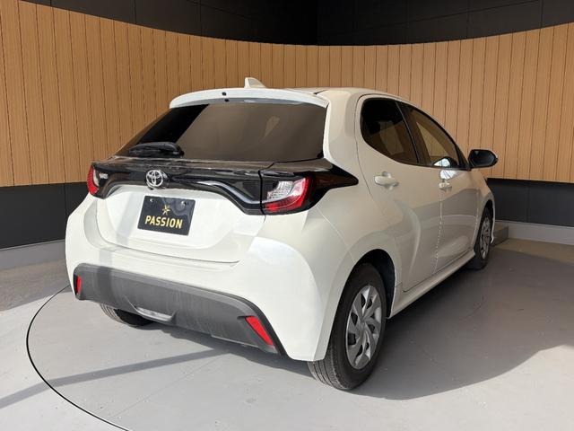 ヤリス X 車検2年 衝突被害軽減ブレーキ スマートキー LEDヘッドライト ディスプレイオーディオ ETC バックカメラ LEDヘッドライト 横滑り防止機能 マニュアルエアコン パワーウインドウ 保証あり(8枚目)