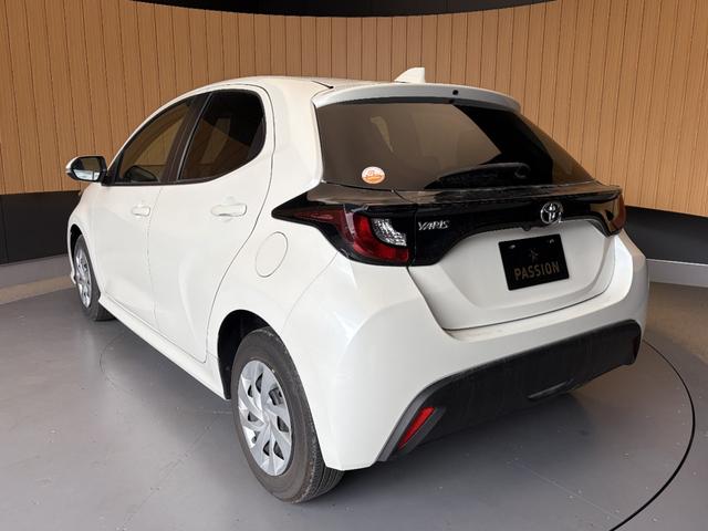 ヤリス X 車検2年 衝突被害軽減ブレーキ スマートキー LEDヘッドライト ディスプレイオーディオ ETC バックカメラ LEDヘッドライト 横滑り防止機能 マニュアルエアコン パワーウインドウ 保証あり(10枚目)