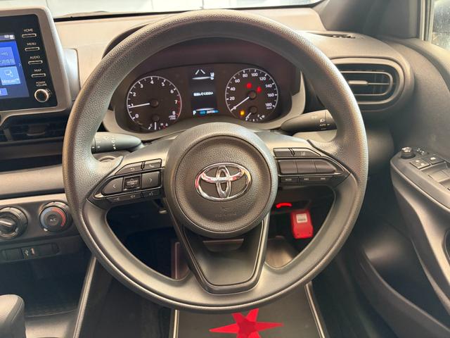 ヤリス X 車検2年 衝突被害軽減ブレーキ スマートキー LEDヘッドライト ディスプレイオーディオ ETC バックカメラ LEDヘッドライト 横滑り防止機能 マニュアルエアコン パワーウインドウ 保証あり(15枚目)