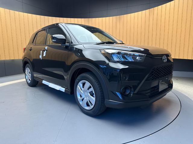 ライズ Ｘ　登録済未使用車　ナビレディパッケージ　衝突被害軽減ブレーキ　コーナーセンサー　スマートキー　アイドリングストップ　バックカメラ　電動格納ドアミラー　横滑り防止機能　パワーウインドウ　ＬＥＤヘッドライト（7枚目）