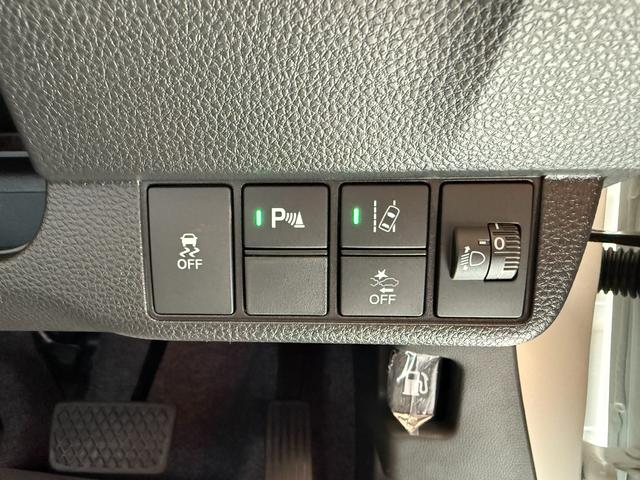 Ｎ－ＯＮＥ オリジナル　届出済未使用車　衝突被害軽減ブレーキ　コーナーセンサー　スマートキー　アダクティブクルーズコントロール　横滑り防止機能　ＬＥＤヘッドライト　アイドリングストップ　バックカメラ　電動格納ドアミラー（18枚目）