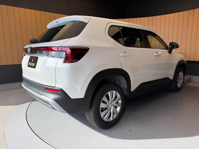 ＷＲ－Ｖ Ｘ　登録済未使用車　衝突被害軽減ブレーキ　コーナーセンサー　スマートキー　アダクティブクルーズコントロール　ＬＥＤヘッドライト　オートエアコン　パワーウインドウ　リアベンチレーション　電動格納ドアミラー（8枚目）