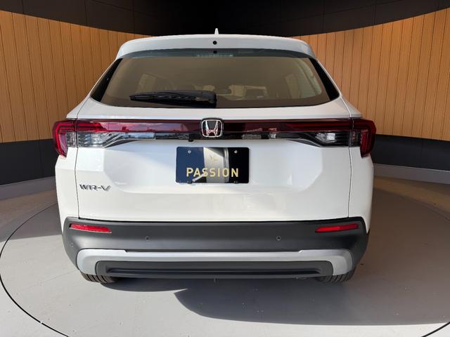 ＷＲ－Ｖ Ｘ　登録済未使用車　衝突被害軽減ブレーキ　コーナーセンサー　スマートキー　アダクティブクルーズコントロール　ＬＥＤヘッドライト　オートエアコン　パワーウインドウ　リアベンチレーション　電動格納ドアミラー（9枚目）