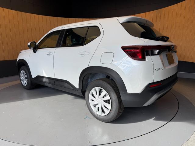 ＷＲ－Ｖ Ｘ　登録済未使用車　衝突被害軽減ブレーキ　コーナーセンサー　スマートキー　アダクティブクルーズコントロール　ＬＥＤヘッドライト　オートエアコン　パワーウインドウ　リアベンチレーション　電動格納ドアミラー（10枚目）