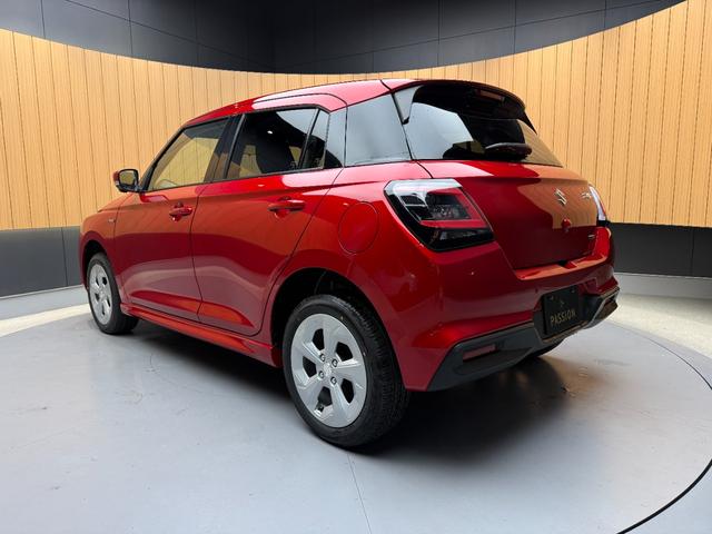 スイフト ハイブリッドＭＸ　登録済未使用車　全方位モニター付メモリーナビ　衝突被害軽減ブレーキ　コーナーセンサー　スマートキー　シートヒーター　アダクティブクルーズコントロール　横滑り防止機能　ＬＥＤヘッドライト　オートエアコン（10枚目）