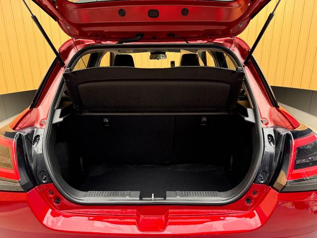 スイフト ハイブリッドＭＸ　登録済未使用車　全方位モニター付メモリーナビ　衝突被害軽減ブレーキ　コーナーセンサー　スマートキー　シートヒーター　アダクティブクルーズコントロール　横滑り防止機能　ＬＥＤヘッドライト　オートエアコン（11枚目）