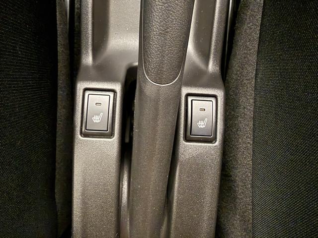 スイフト ハイブリッドＭＸ　登録済未使用車　全方位モニター付メモリーナビ　衝突被害軽減ブレーキ　コーナーセンサー　スマートキー　シートヒーター　アダクティブクルーズコントロール　横滑り防止機能　ＬＥＤヘッドライト　オートエアコン（19枚目）