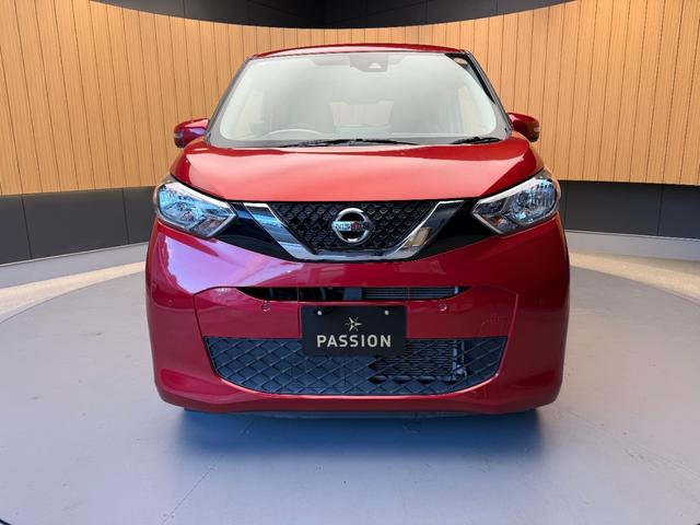 デイズ Ｘ　車検２年　衝突被害軽減ブレーキ　コーナーセンサー　スマートキー　アイドリングストップ　横滑り防止機能　日産純正ナビゲーション　アラウンドビューモニター　ＥＴＣ　ベンチシート　アルミホイール　保証あり（6枚目）