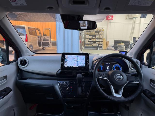 デイズ Ｘ　車検２年　衝突被害軽減ブレーキ　コーナーセンサー　スマートキー　アイドリングストップ　横滑り防止機能　日産純正ナビゲーション　アラウンドビューモニター　ＥＴＣ　ベンチシート　アルミホイール　保証あり（12枚目）