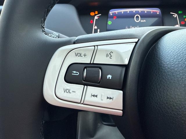 フィット ホーム　登録済未使用車　衝突被害軽減ブレーキ　スマートキー　コーナーセンサー　ＬＥＤヘッドライト　アダクティブクルーズコントロール　バックカメラ　電動格納ドアミラー　オートエアコン　横滑り防止機能（16枚目）